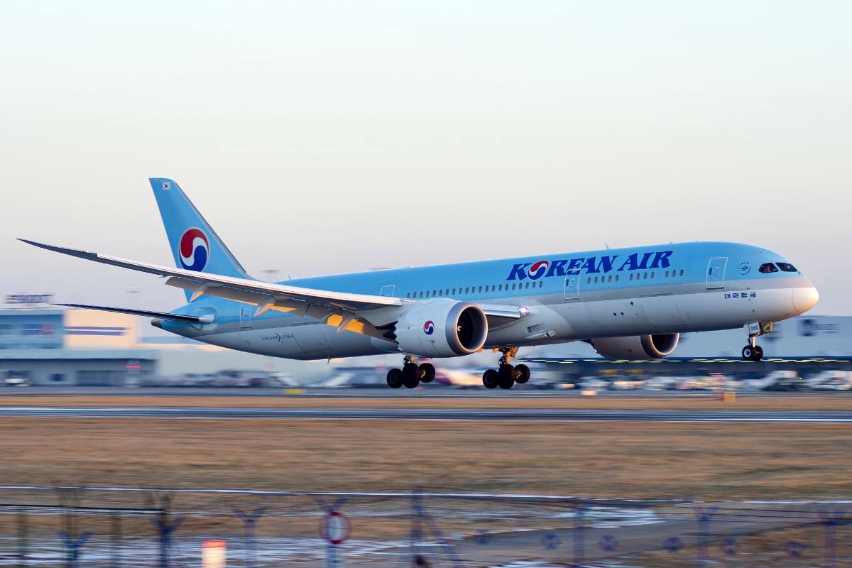 Regular flight Korean Air