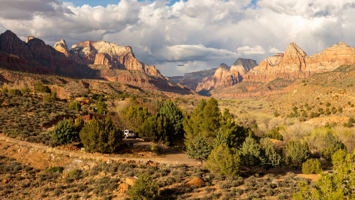 Sunset light on Zion Park 